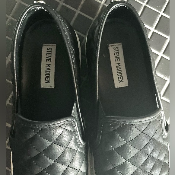 Steve Madden Ecentrcq Patent Leather Quilted Black Slip On Flat Shoes - Picture 5 of 11